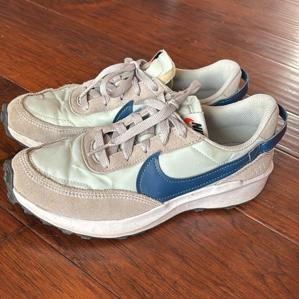 Women’s Nike Waffle Debut sneakers